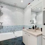 Spacious 2-Room Apartment Near Nation