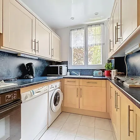 Spacious 2-room Near Nation Apartment Paris