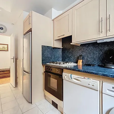 Apartment Spacious 2-room Near Nation