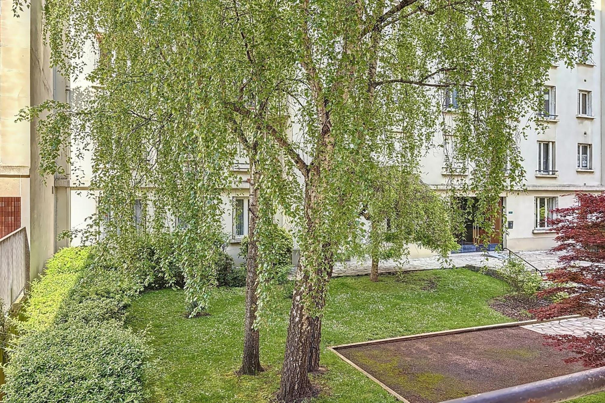 Spacious 2-room Near Nation * Paris